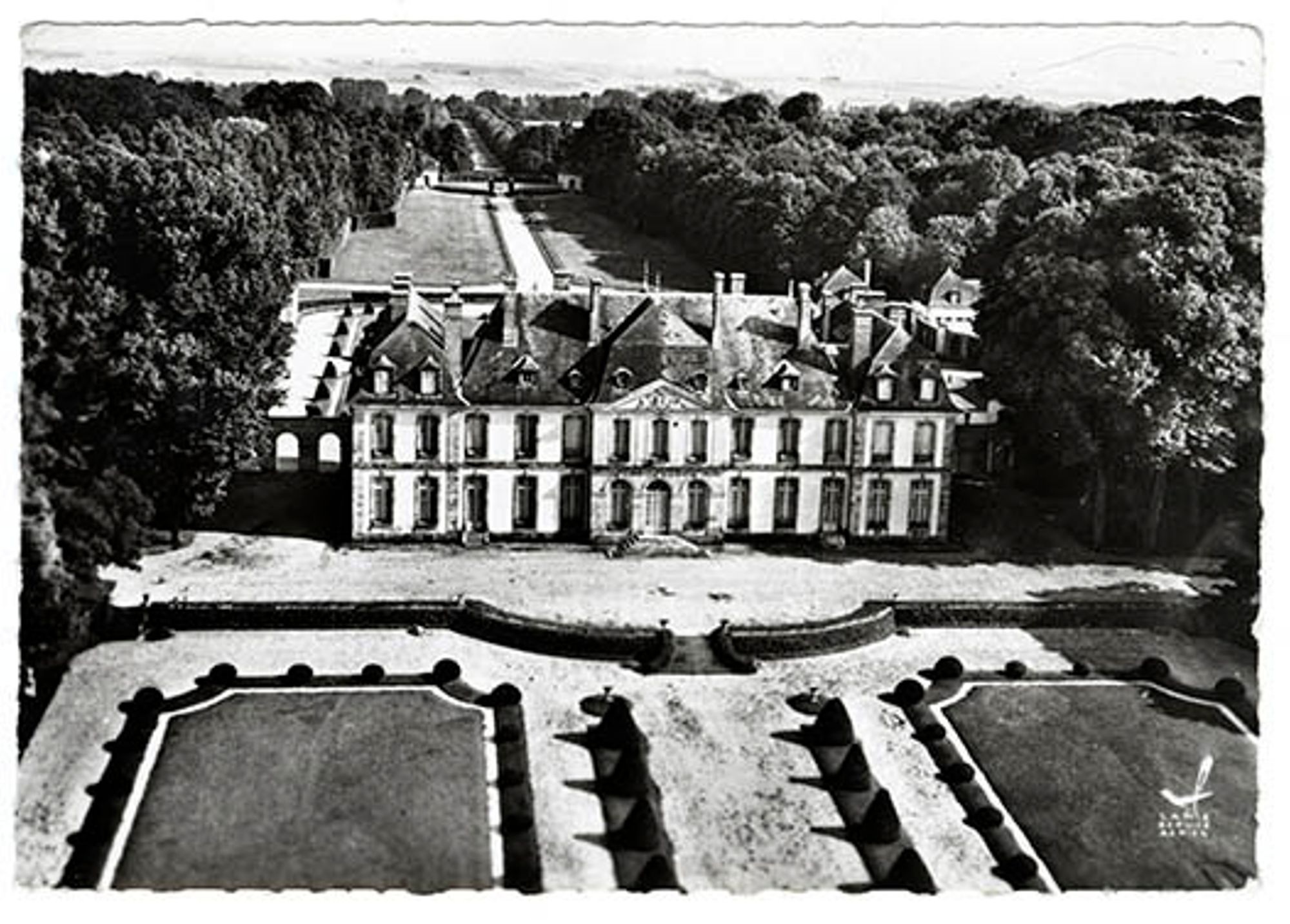 8 Fi 5402 et 12258 : vues aériennes du château