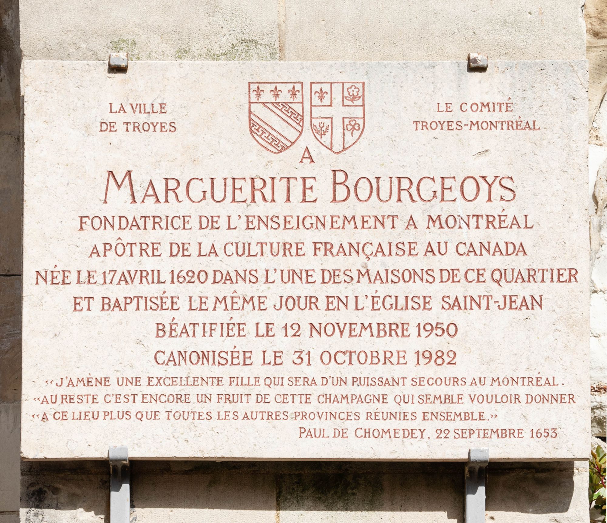 Plaque commémorative - Eglise Saint-Jean-au-Marché de Troyes (Photographie : Archives de l'Aube - Elsa Viollet)