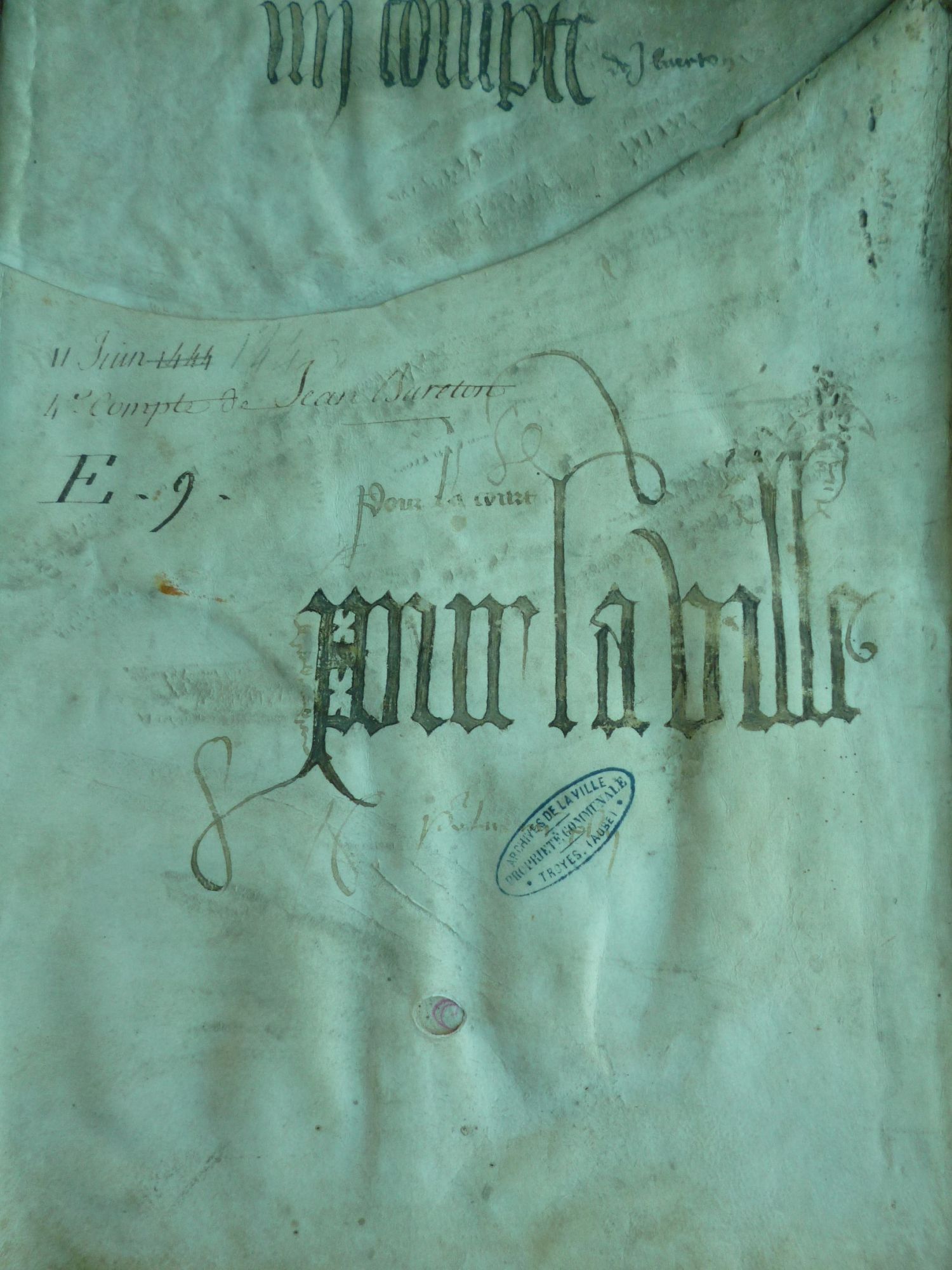 Troyes, Arch. mun., fonds Boutiot, E9, couverture (détails),1444.