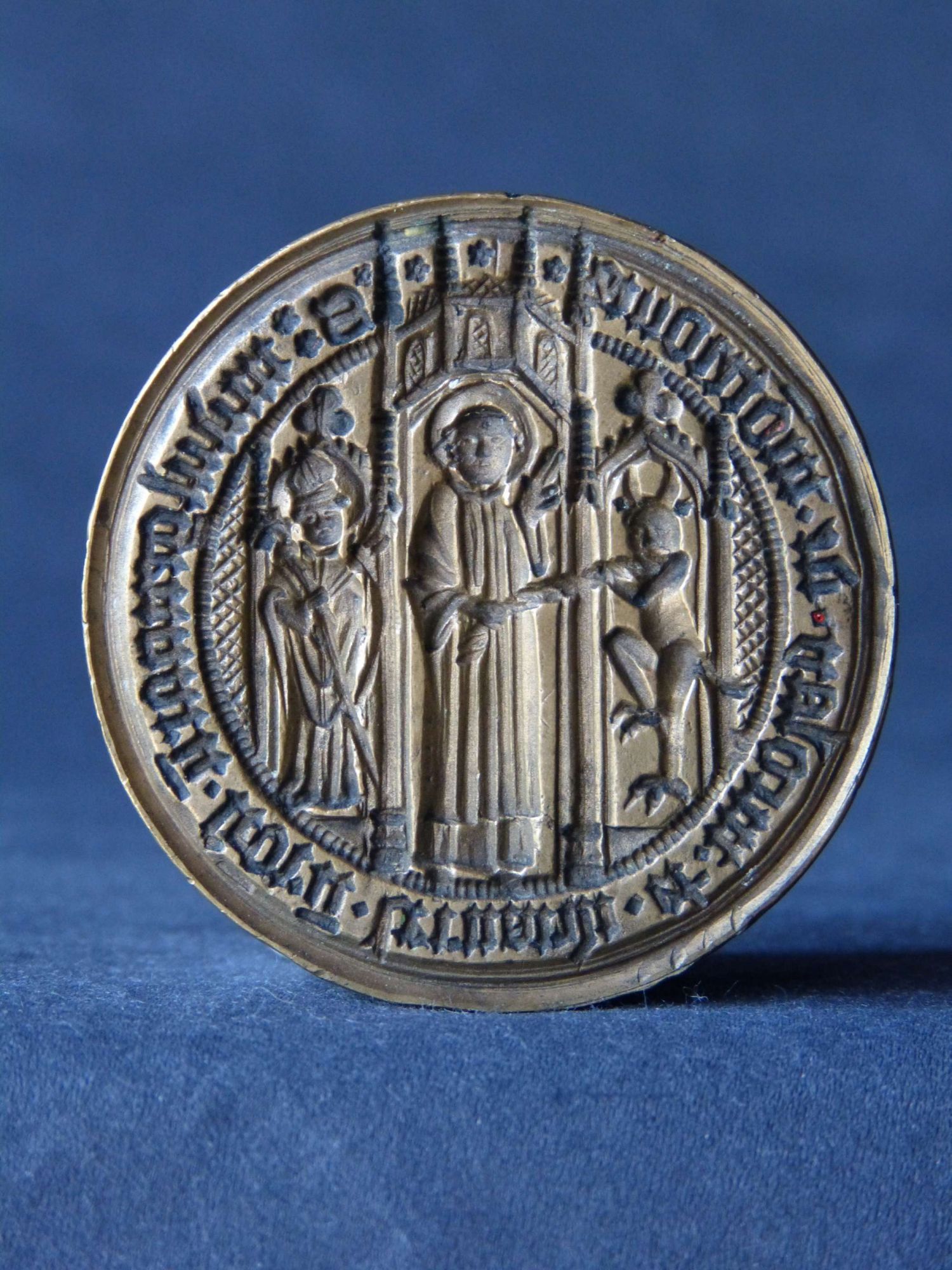 Matrice du sceau des Indulgences de l'Hôpital Saint-Bernard de Troyes.